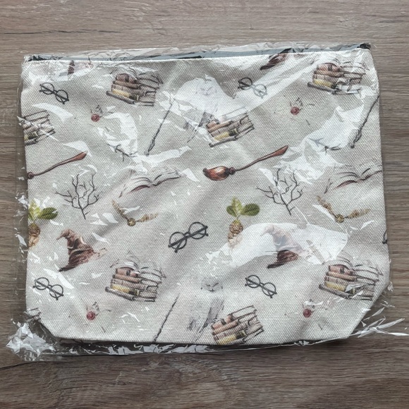 Harry Potter Cosmetic Bag - Picture 7 of 7